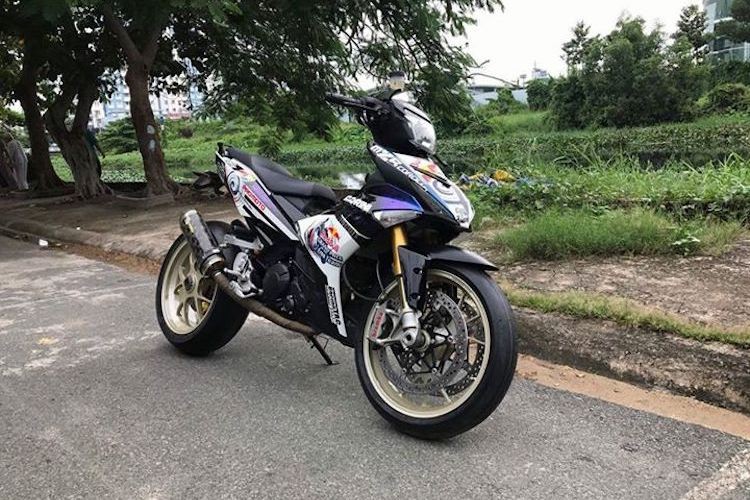 Yamaha Exciter 150 “cuc quai” voi dan chan moto Ducati